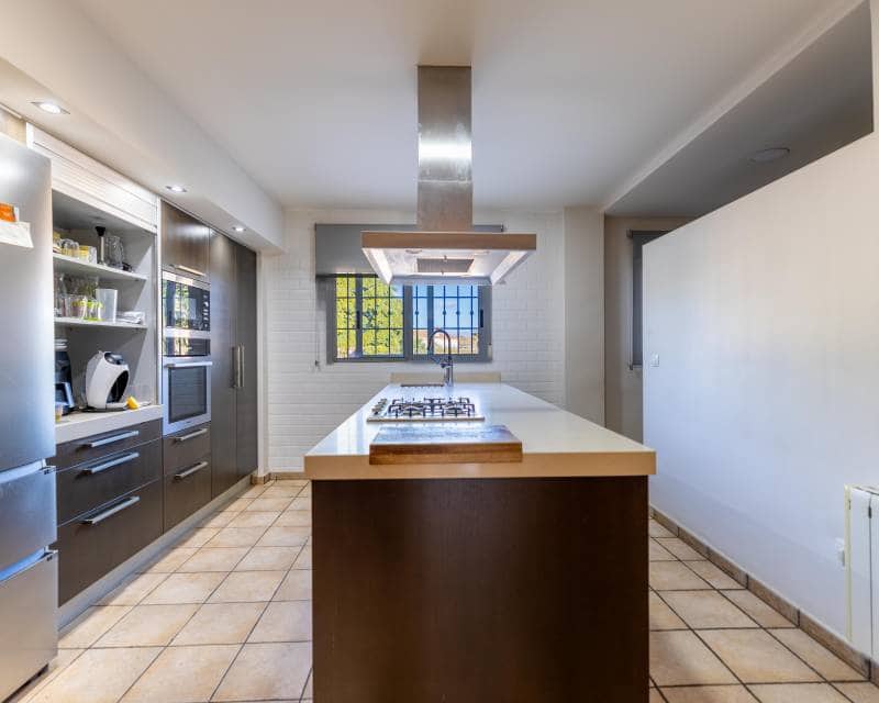 4 Zimmer Villa zu verkaufen in Elche / Elx mit Pool Garage - 590.000 € (Ref: 9580116)