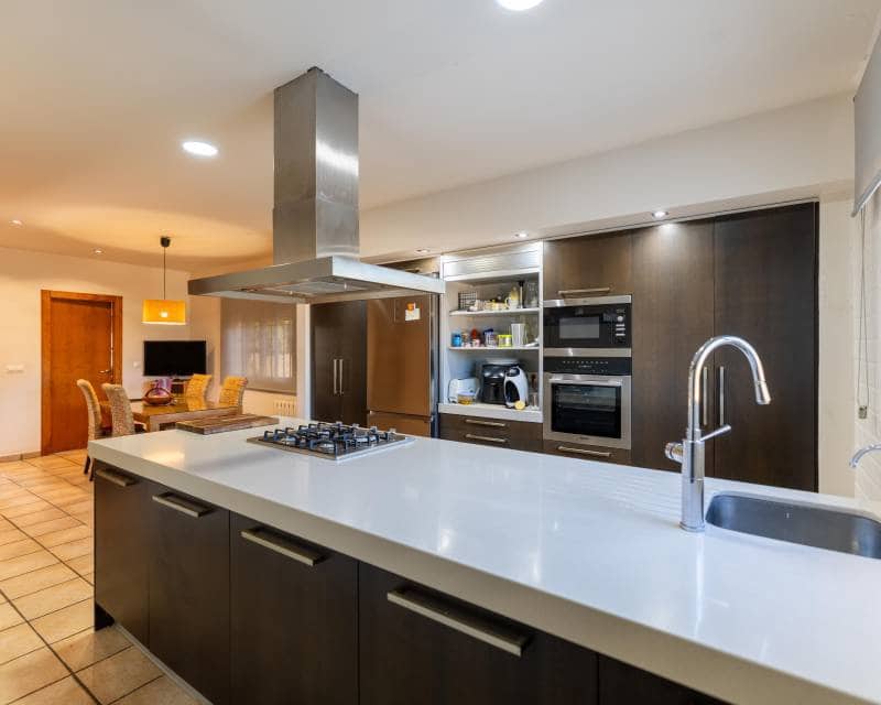 4 Zimmer Villa zu verkaufen in Elche / Elx mit Pool Garage - 590.000 € (Ref: 9580116)