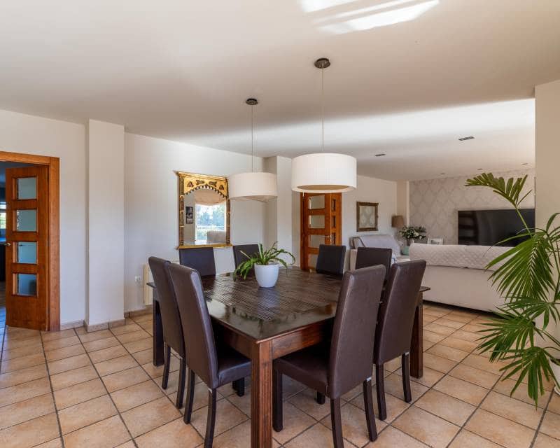 4 Zimmer Villa zu verkaufen in Elche / Elx mit Pool Garage - 590.000 € (Ref: 9580116)