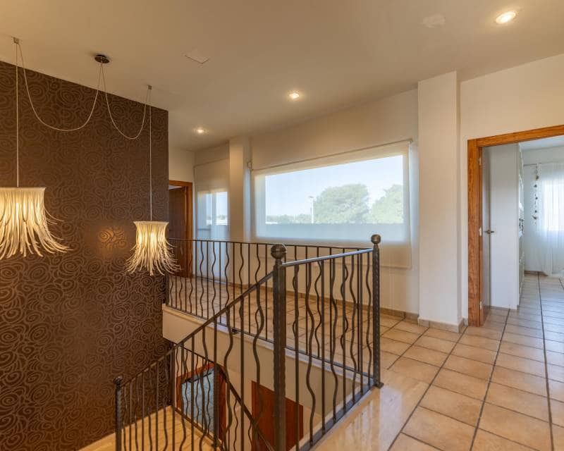 4 Zimmer Villa zu verkaufen in Elche / Elx mit Pool Garage - 590.000 € (Ref: 9580116)