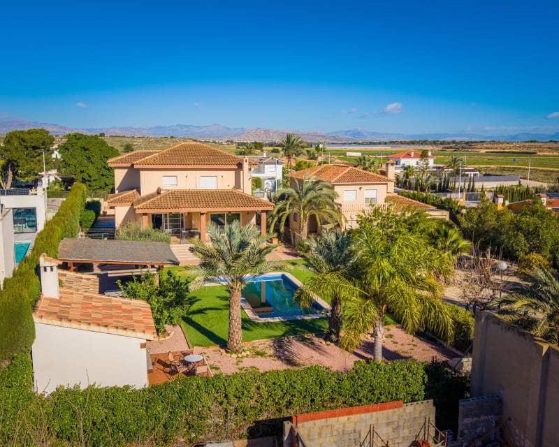 4 Zimmer Villa zu verkaufen in Elche / Elx mit Pool Garage - 590.000 € (Ref: 9580116)