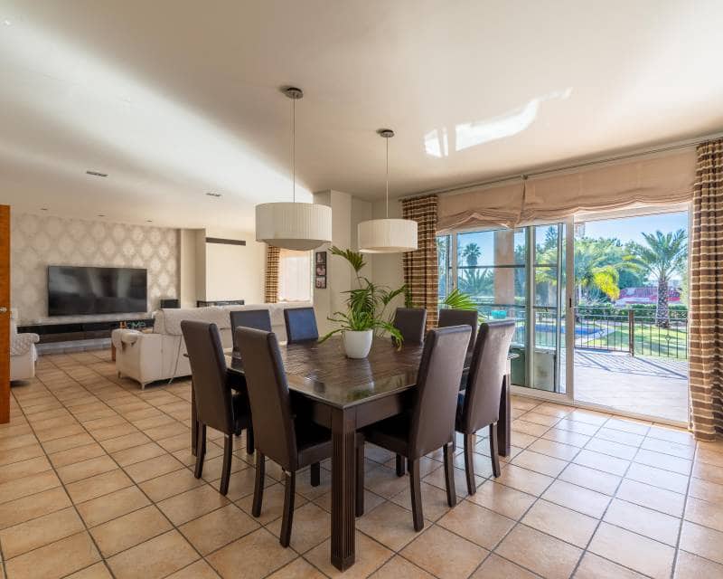 4 Zimmer Villa zu verkaufen in Elche / Elx mit Pool Garage - 590.000 € (Ref: 9580116)