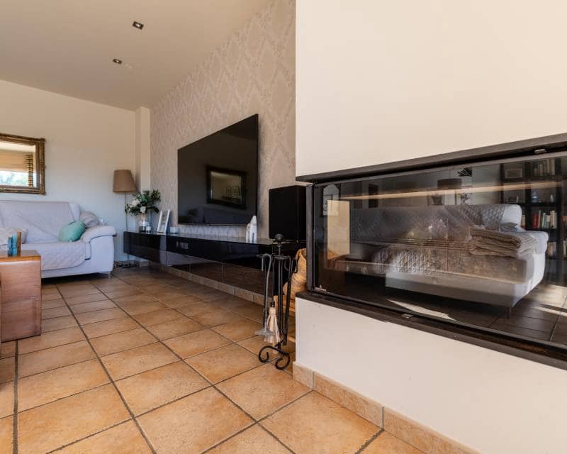 4 Zimmer Villa zu verkaufen in Elche / Elx mit Pool Garage - 590.000 € (Ref: 9580116)