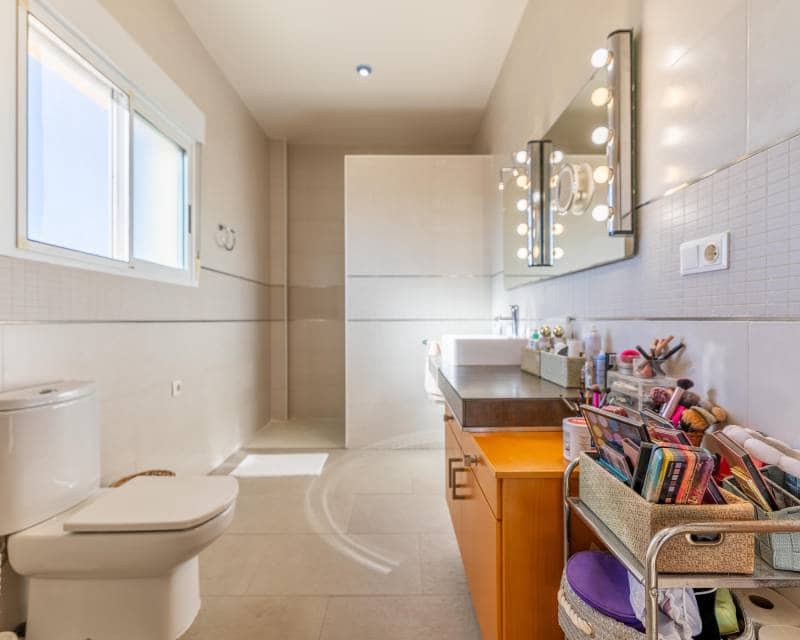 4 Zimmer Villa zu verkaufen in Elche / Elx mit Pool Garage - 590.000 € (Ref: 9580116)