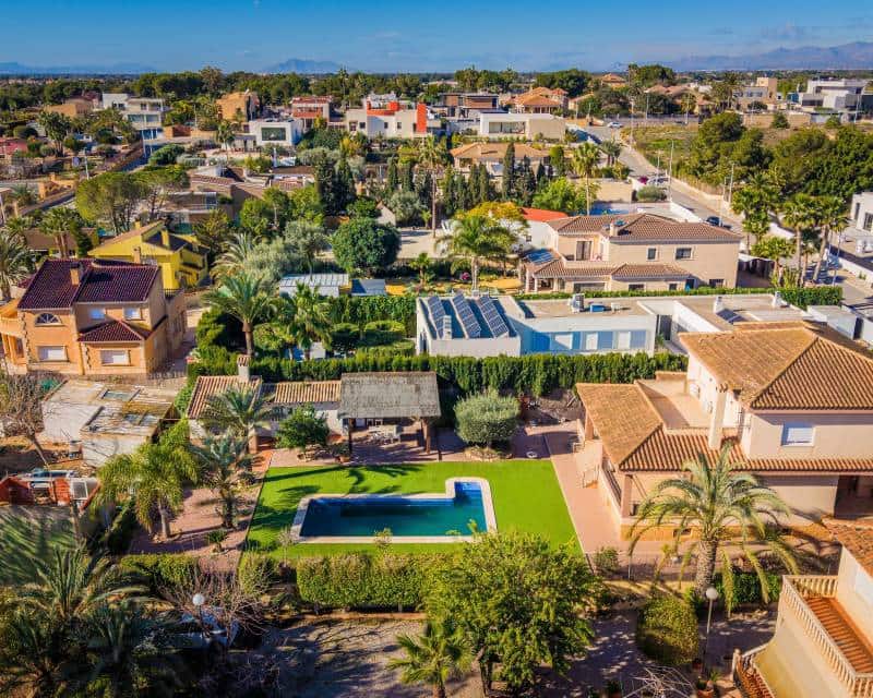 4 Zimmer Villa zu verkaufen in Elche / Elx mit Pool Garage - 590.000 € (Ref: 9580116)