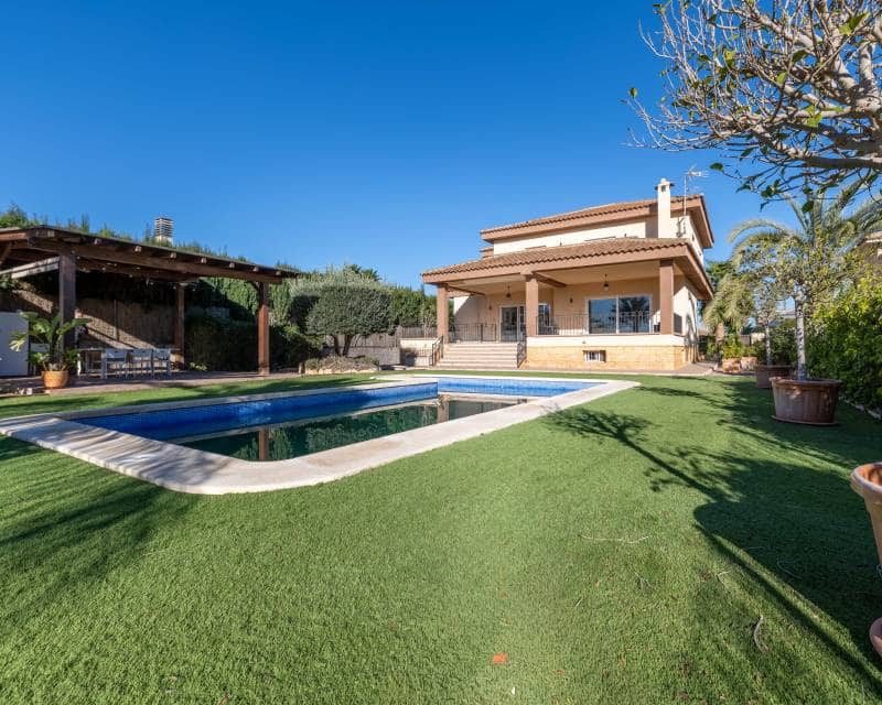 4 Zimmer Villa zu verkaufen in Elche / Elx mit Pool Garage - 590.000 € (Ref: 9580116)
