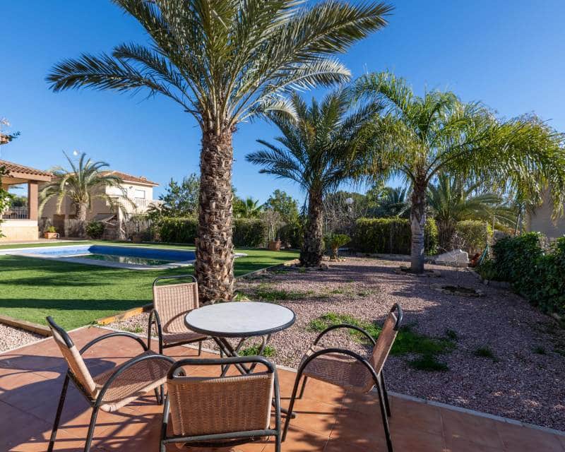 4 Zimmer Villa zu verkaufen in Elche / Elx mit Pool Garage - 590.000 € (Ref: 9580116)