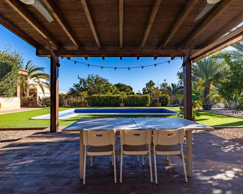 4 Zimmer Villa zu verkaufen in Elche / Elx mit Pool Garage - 590.000 € (Ref: 9580116)