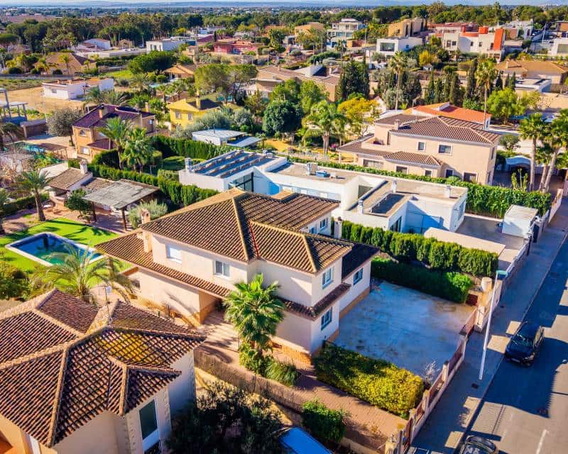 4 Zimmer Villa zu verkaufen in Elche / Elx mit Pool Garage - 590.000 € (Ref: 9580116)