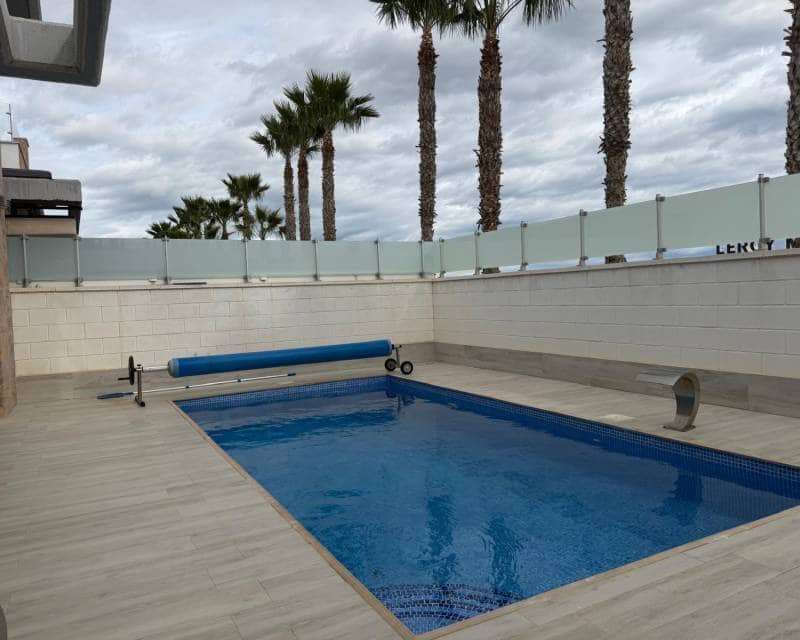 3 bedroom Villa for rent in Orihuela Costa with pool garage - € 3,000 (Ref: 9588366)