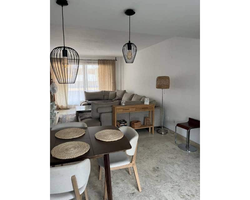 3 soverom Leilighet til leie i Punta Prima med svømmebasseng garasje - € 1 250 (Ref: 9588367)