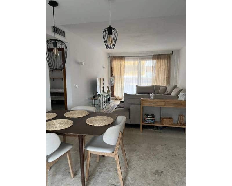 3 soverom Leilighet til leie i Punta Prima med svømmebasseng garasje - € 1 250 (Ref: 9588367)