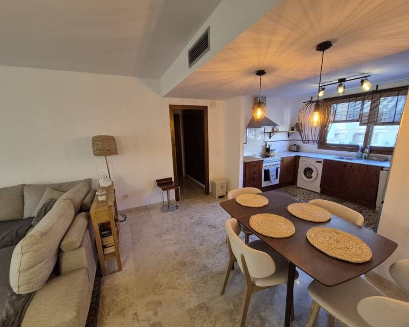 3 soverom Leilighet til leie i Punta Prima med svømmebasseng garasje - € 1 250 (Ref: 9588367)