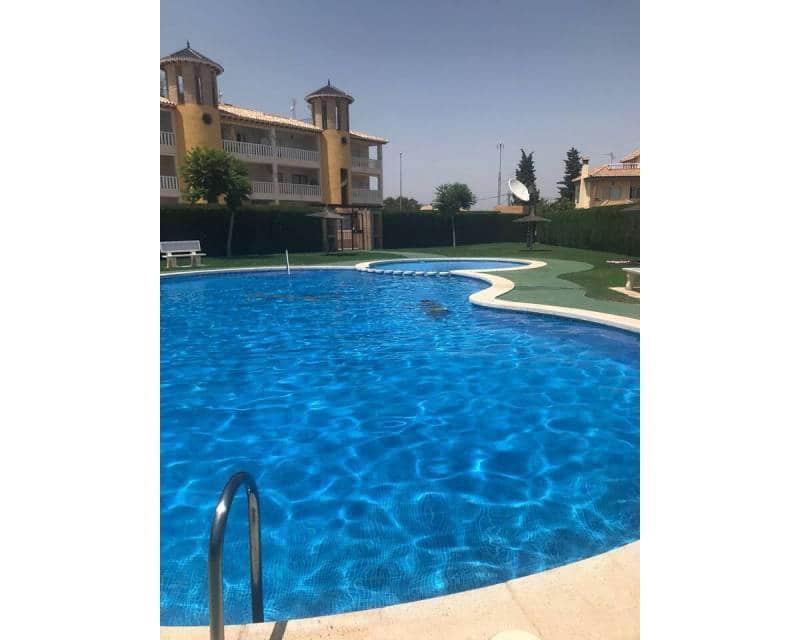 3 makuuhuone Rivitalo myytävänä paikassa Orihuela Costa mukana uima-altaan 
autotalli - 239 000 € (Ref: 9592293)