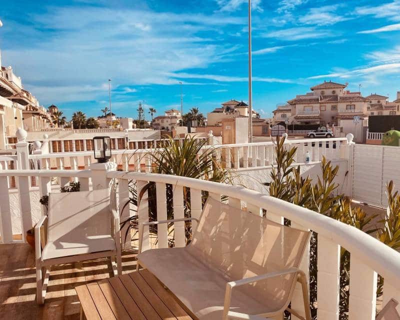 3 makuuhuone Rivitalo myytävänä paikassa Orihuela Costa mukana uima-altaan 
autotalli - 239 000 € (Ref: 9592293)