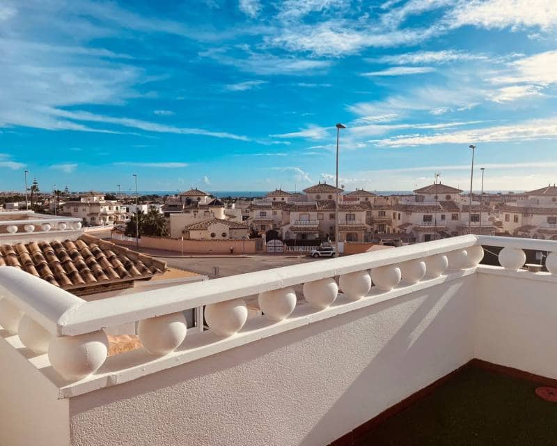 3 makuuhuone Rivitalo myytävänä paikassa Orihuela Costa mukana uima-altaan 
autotalli - 239 000 € (Ref: 9592293)