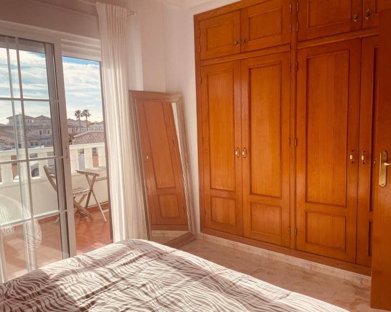 3 makuuhuone Rivitalo myytävänä paikassa Orihuela Costa mukana uima-altaan 
autotalli - 239 000 € (Ref: 9592293)