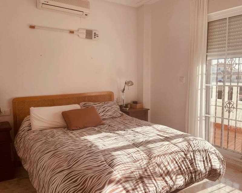 3 makuuhuone Rivitalo myytävänä paikassa Orihuela Costa mukana uima-altaan 
autotalli - 239 000 € (Ref: 9592293)