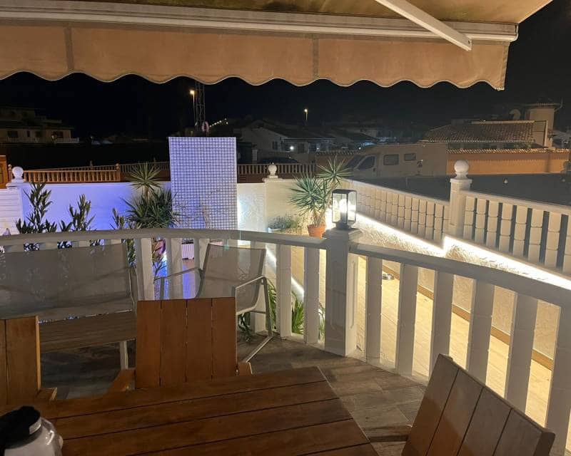 3 makuuhuone Rivitalo myytävänä paikassa Orihuela Costa mukana uima-altaan 
autotalli - 239 000 € (Ref: 9592293)