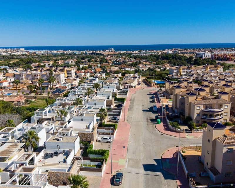 2 soverom Villa til salgs i Orihuela Costa med svømmebasseng - € 349 000 (Ref: 9610152)