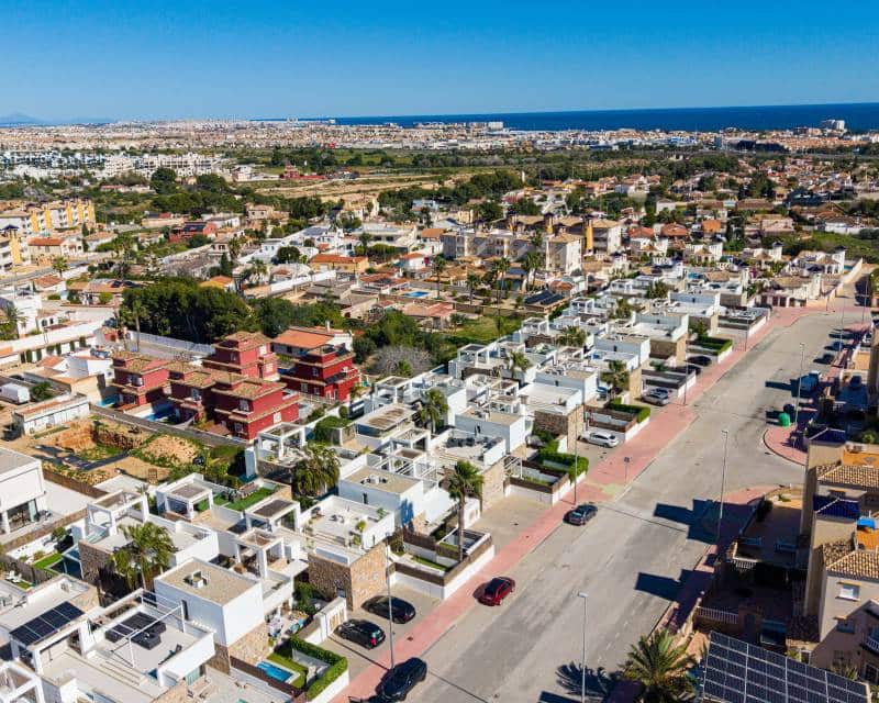 2 soverom Villa til salgs i Orihuela Costa med svømmebasseng - € 349 000 (Ref: 9610152)