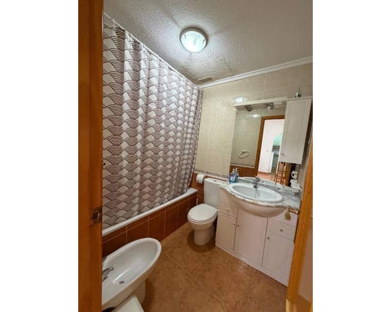Apartamento de 2 habitaciones en Torrevieja en alquiler - 750 € (Ref: 9675147)