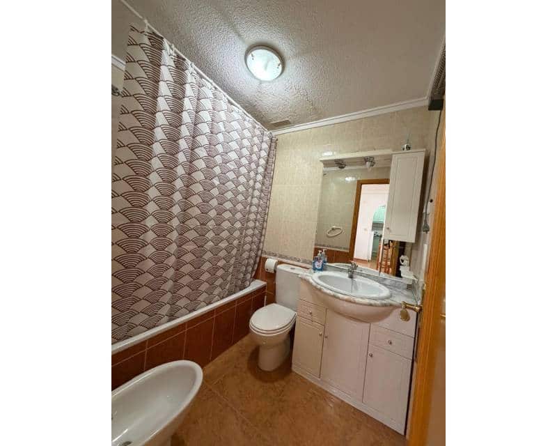 Apartamento de 2 habitaciones en Torrevieja en alquiler - 750 € (Ref: 9675147)