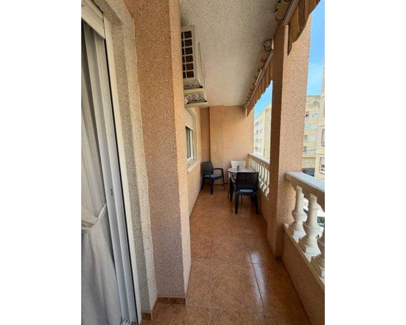 Apartamento de 2 habitaciones en Torrevieja en alquiler - 750 € (Ref: 9675147)