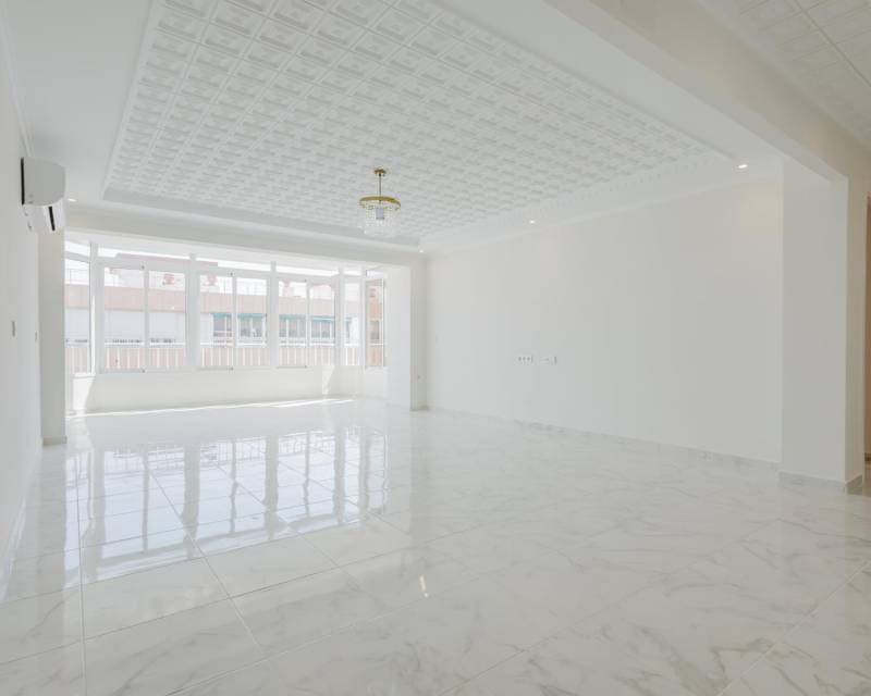 Ático de 3 habitaciones en Torrevieja en venta con piscina - 249.000 € (Ref: 9677930)