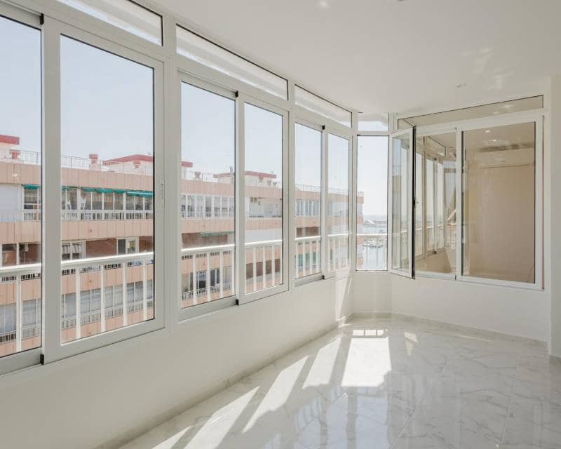 Ático de 3 habitaciones en Torrevieja en venta con piscina - 249.000 € (Ref: 9677930)