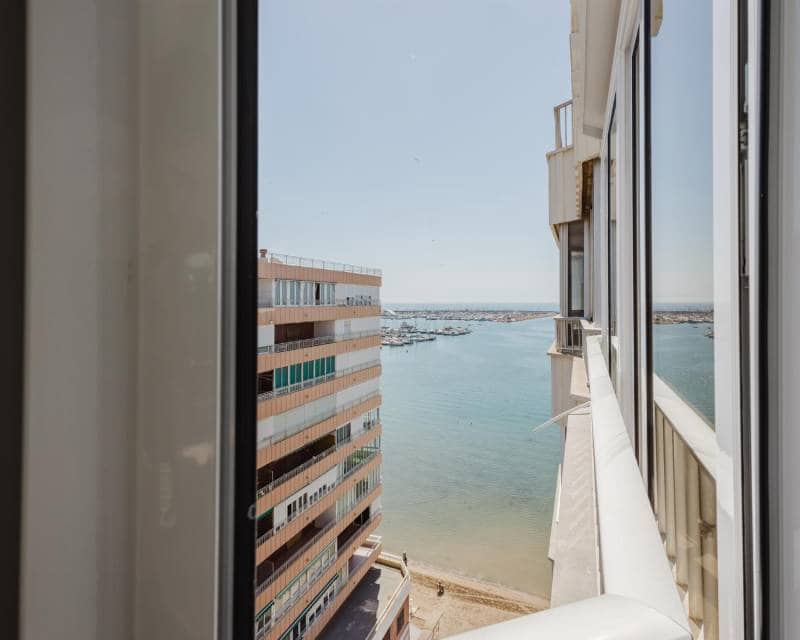 Ático de 3 habitaciones en Torrevieja en venta con piscina - 249.000 € (Ref: 9677930)