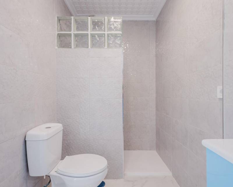 Ático de 3 habitaciones en Torrevieja en venta con piscina - 249.000 € (Ref: 9677930)