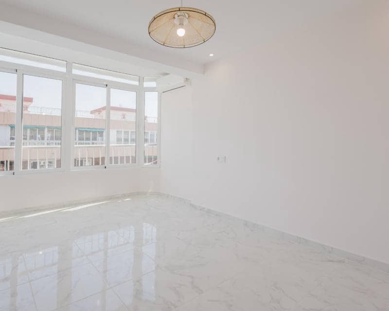 Ático de 3 habitaciones en Torrevieja en venta con piscina - 249.000 € (Ref: 9677930)