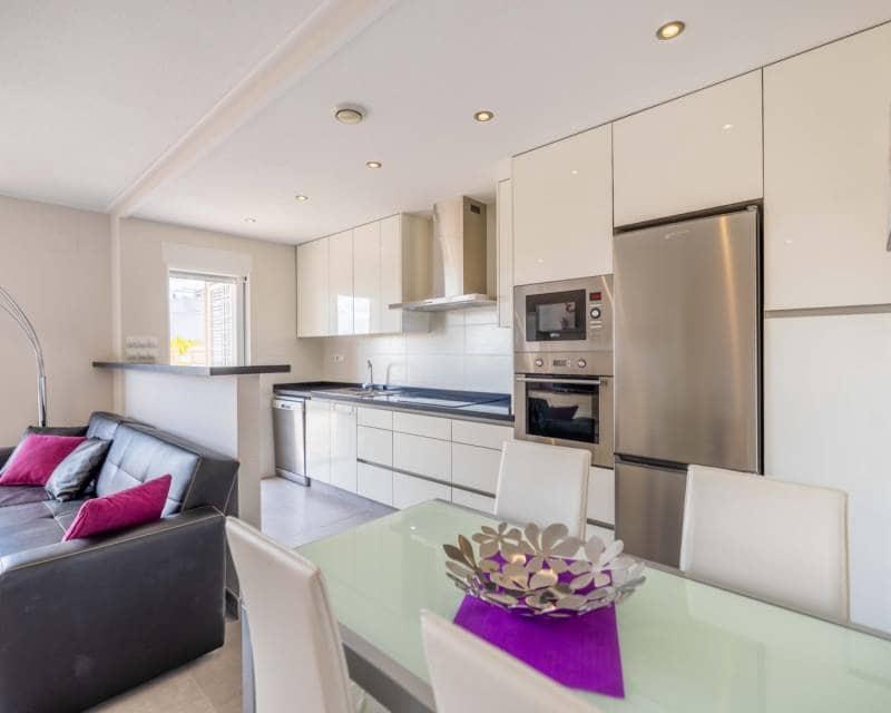 2 soverom Leilighet til salgs i Punta Prima med svømmebasseng garasje - € 255 000 (Ref: 9776003)