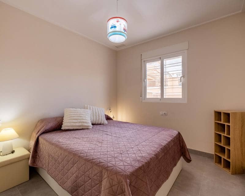 2 soverom Leilighet til salgs i Punta Prima med svømmebasseng garasje - € 255 000 (Ref: 9776003)