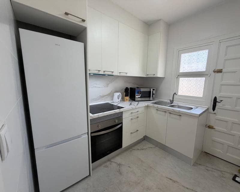 3 slaapkamer Villa te huur in Torrevieja met zwembad - € 1.800 (Ref: 9812589)