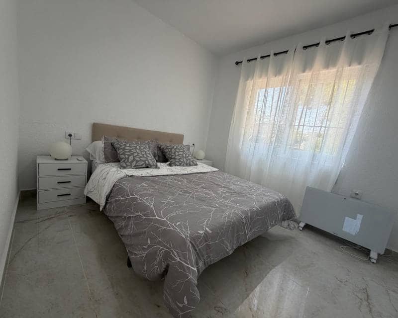 3 slaapkamer Villa te huur in Torrevieja met zwembad - € 1.800 (Ref: 9812589)