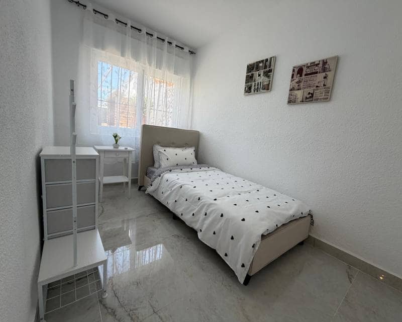 3 slaapkamer Villa te huur in Torrevieja met zwembad - € 1.800 (Ref: 9812589)