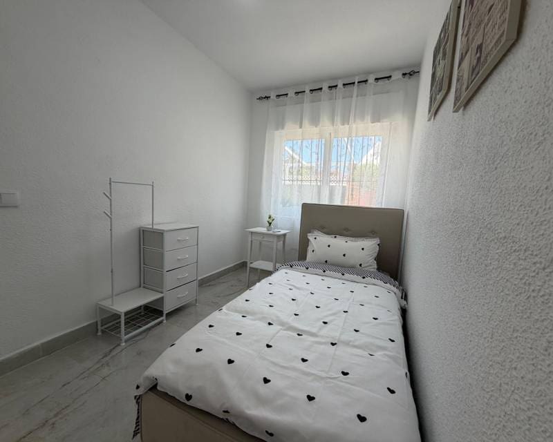 3 slaapkamer Villa te huur in Torrevieja met zwembad - € 1.800 (Ref: 9812589)