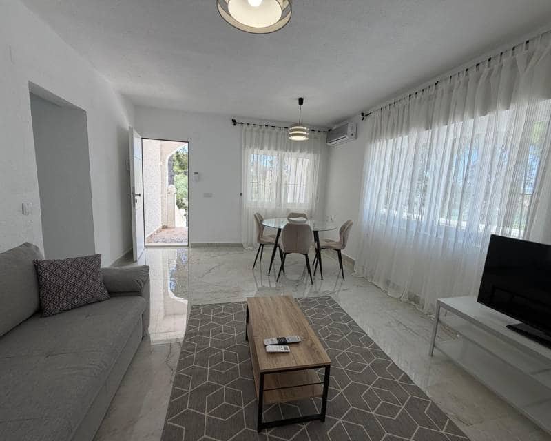 3 slaapkamer Villa te huur in Torrevieja met zwembad - € 1.800 (Ref: 9812589)