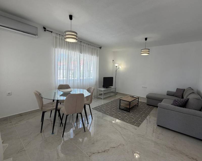 3 slaapkamer Villa te huur in Torrevieja met zwembad - € 1.800 (Ref: 9812589)