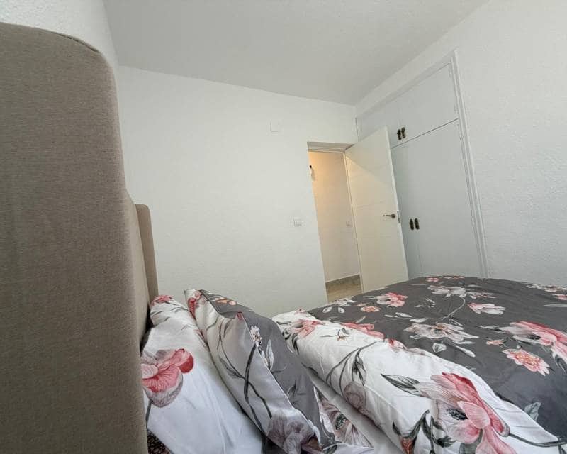 3 slaapkamer Villa te huur in Torrevieja met zwembad - € 1.800 (Ref: 9812589)
