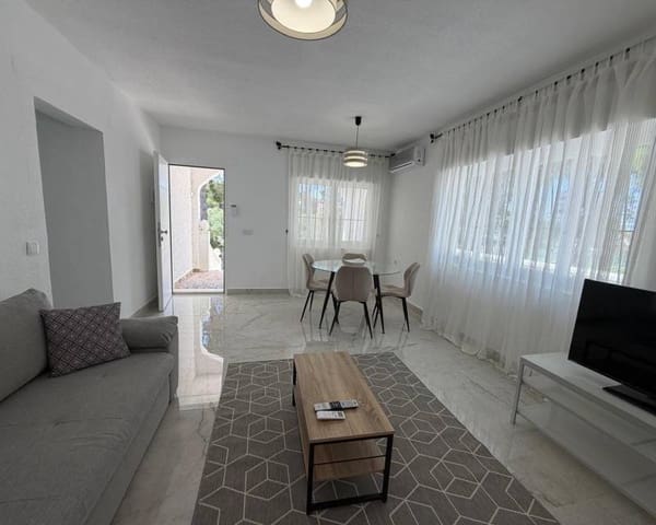 3 slaapkamer Villa te huur in Los Balcones - Los Altos, Torrevieja met zwembad - € 1.800 (Ref: 9812589)