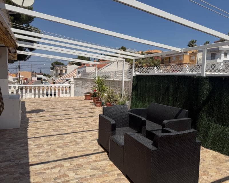 3 slaapkamer Villa te huur in Torrevieja met zwembad - € 1.800 (Ref: 9812589)