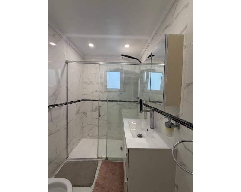 3 soveværelse Strandlejlighed til leje i Torrevieja - € 1.250 (Ref: 9824538)