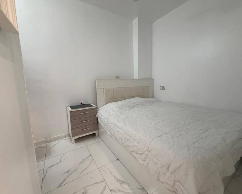 3 soveværelse Strandlejlighed til leje i Torrevieja - € 1.250 (Ref: 9824538)