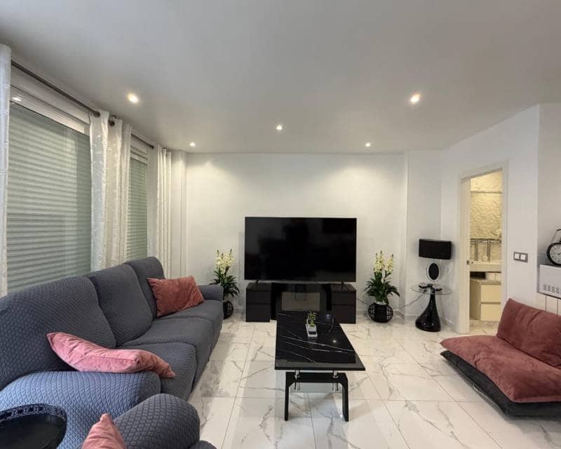 3 soveværelse Strandlejlighed til leje i Torrevieja - € 1.250 (Ref: 9824538)