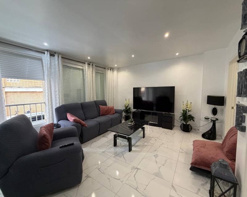 3 soveværelse Strandlejlighed til leje i Torrevieja - € 1.250 (Ref: 9824538)