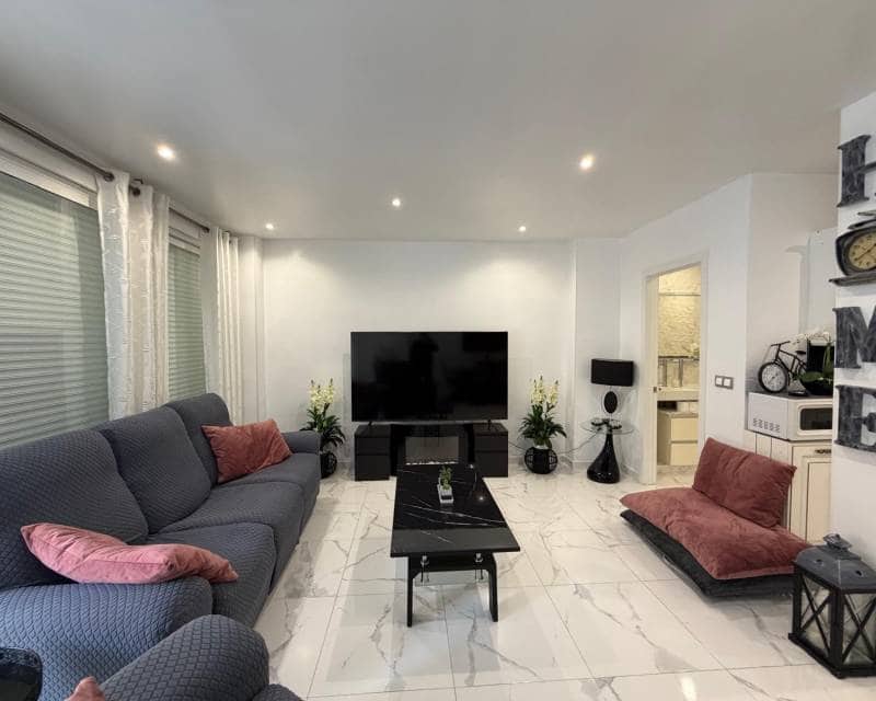 3 soveværelse Strandlejlighed til leje i Torrevieja - € 1.250 (Ref: 9824538)