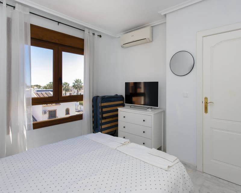 2 bedroom Apartment for rent in Villamartin with pool garage - € 1,100 (Ref: 9850538)